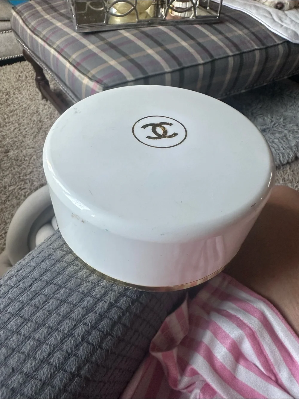 Vintage CHANEL Bath Powder Puff with Satin Pocket Insert - Picture 1 of 6